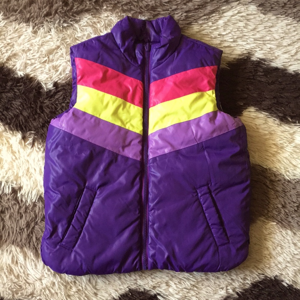 Reversible puffer vest